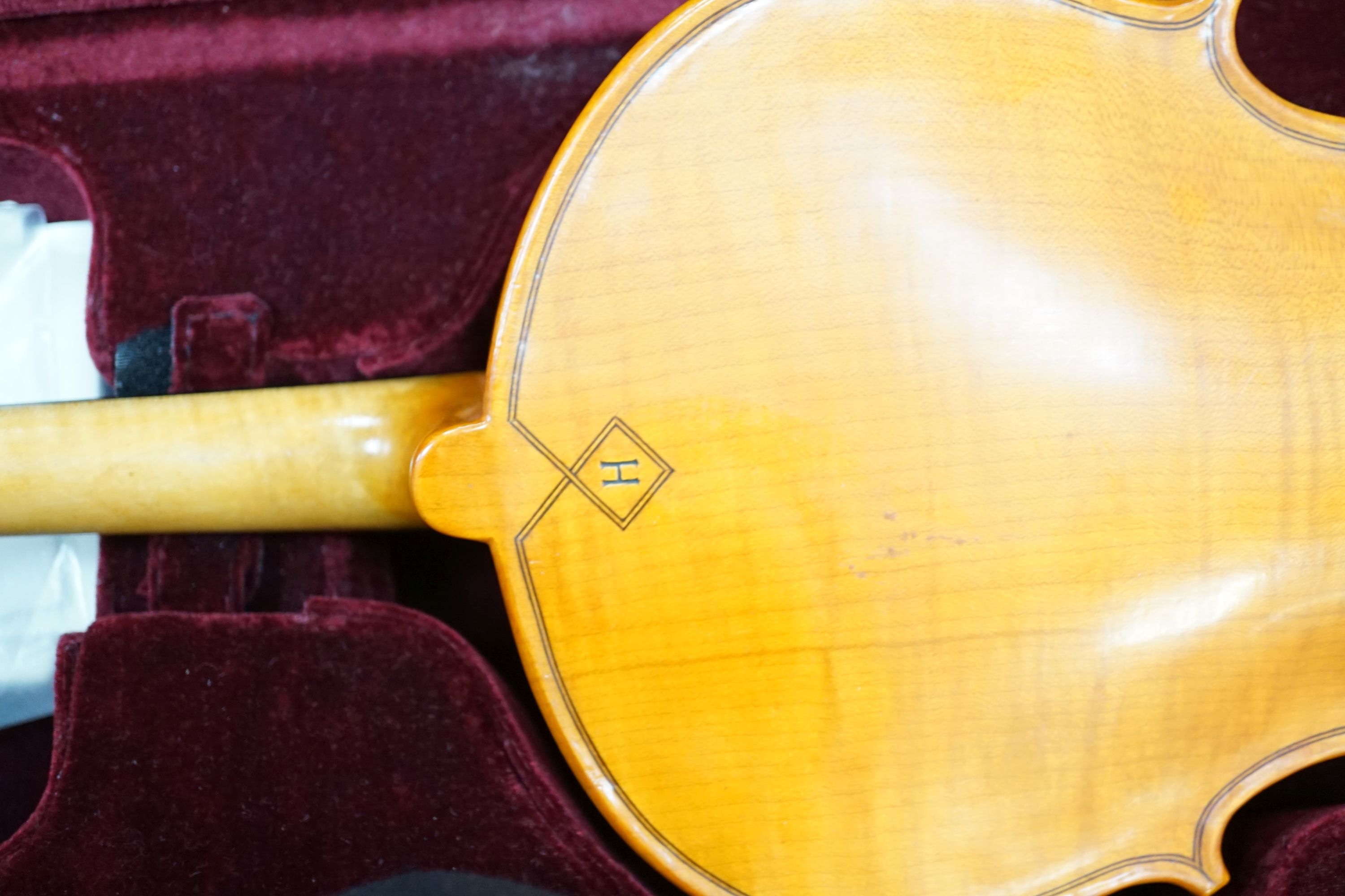 A cased viola by Robert Hull, label dated 1976, Hutton, Merseyside., Length 68 cms
